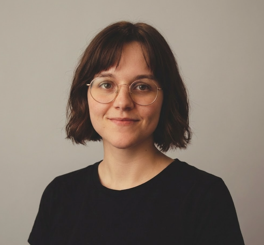 head shot of Rebecca Macy