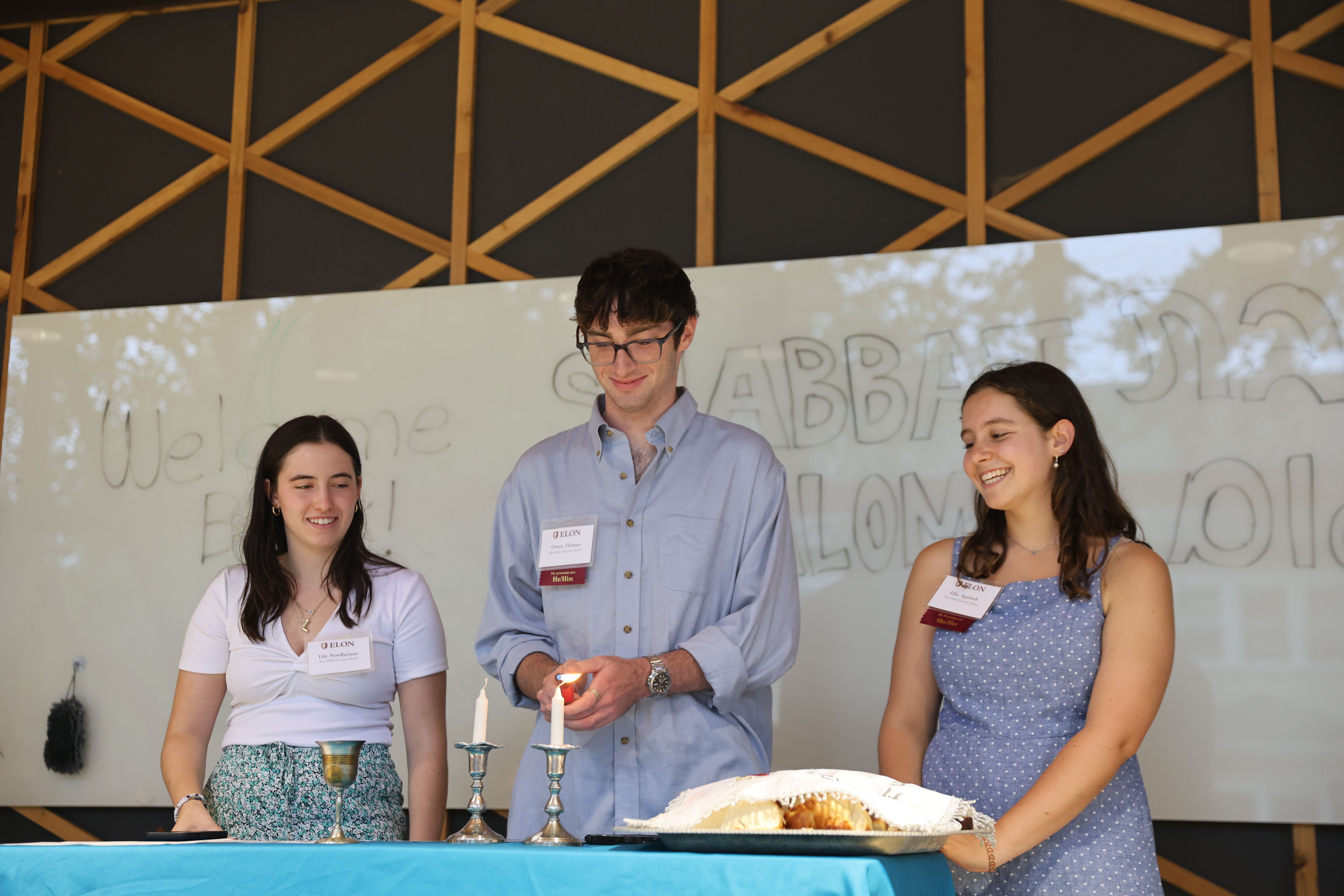Students celebrating Shabbat outside at the Sklut Hillel Center.