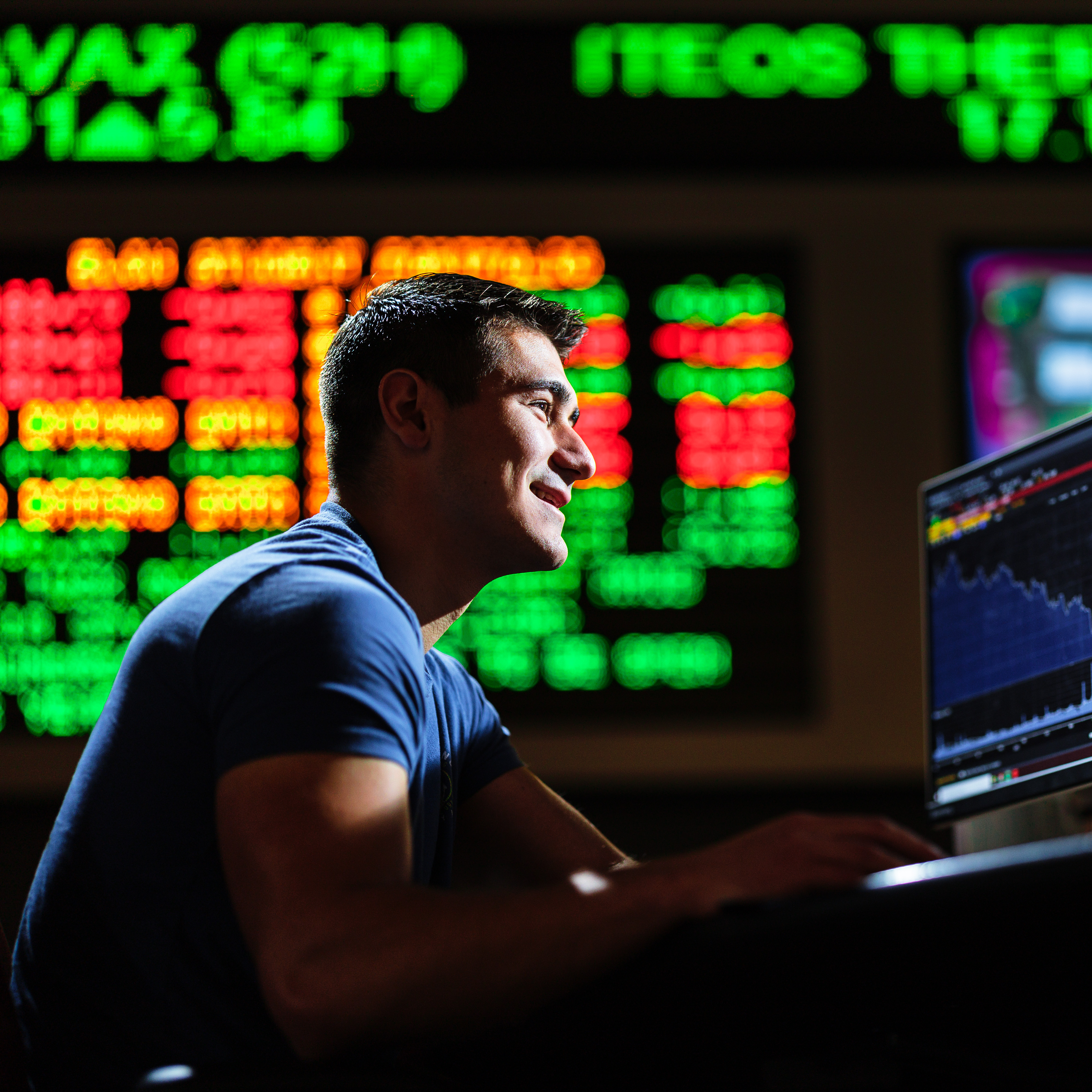 Student in Reed Finance Center