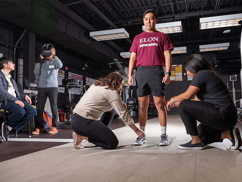 Elon University DPT students in the biomechanics lab