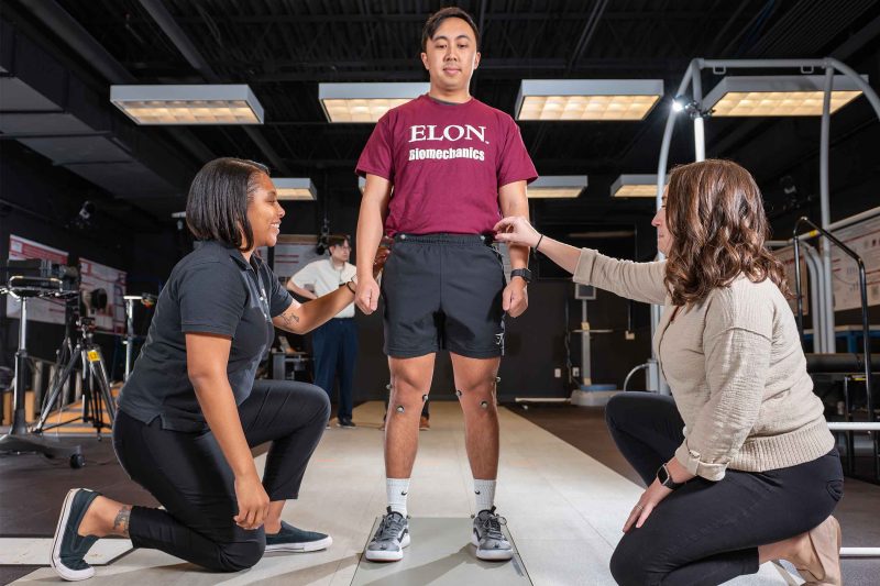 Elon DPT students in biomechanics lab
