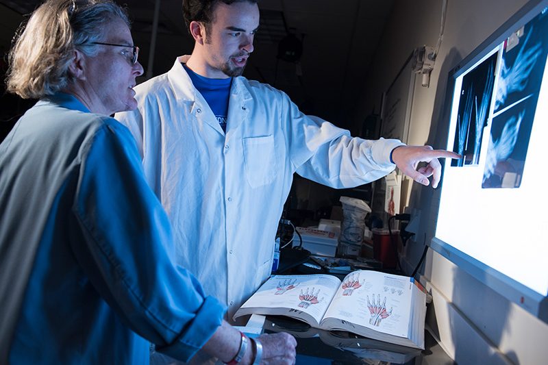 elon dpt students in lab