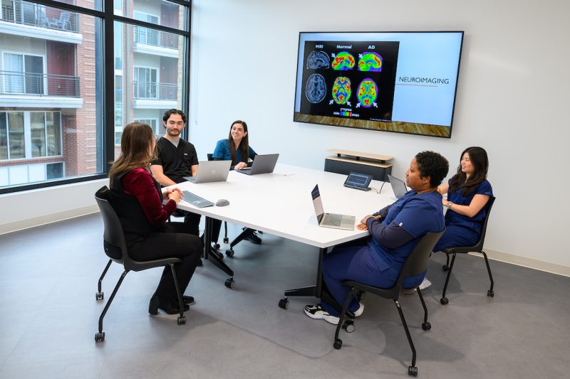 ������Ƶ PA program in Charlotte classroom with faculty and students