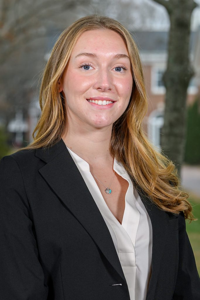 Photo of Anna Shirvinski '26.