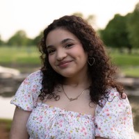Photo of Luna Aldana.