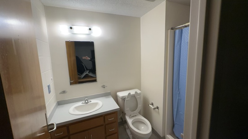 Danieley Apartment A-F Bathroom