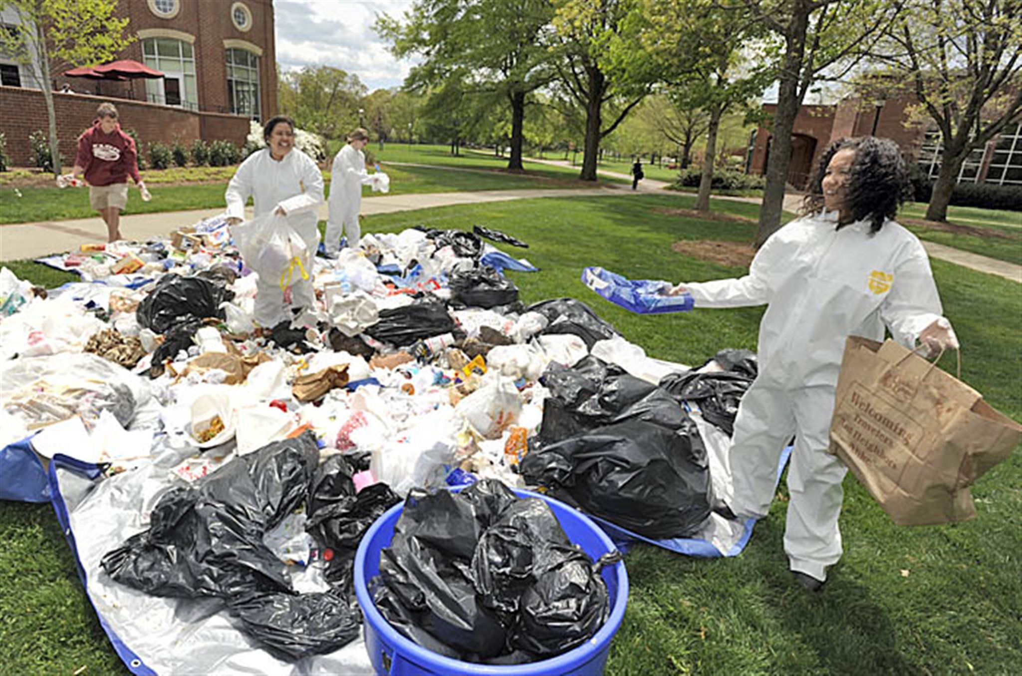 “Landfill on the Lawn” promotes recycling Today at Elon Elon University