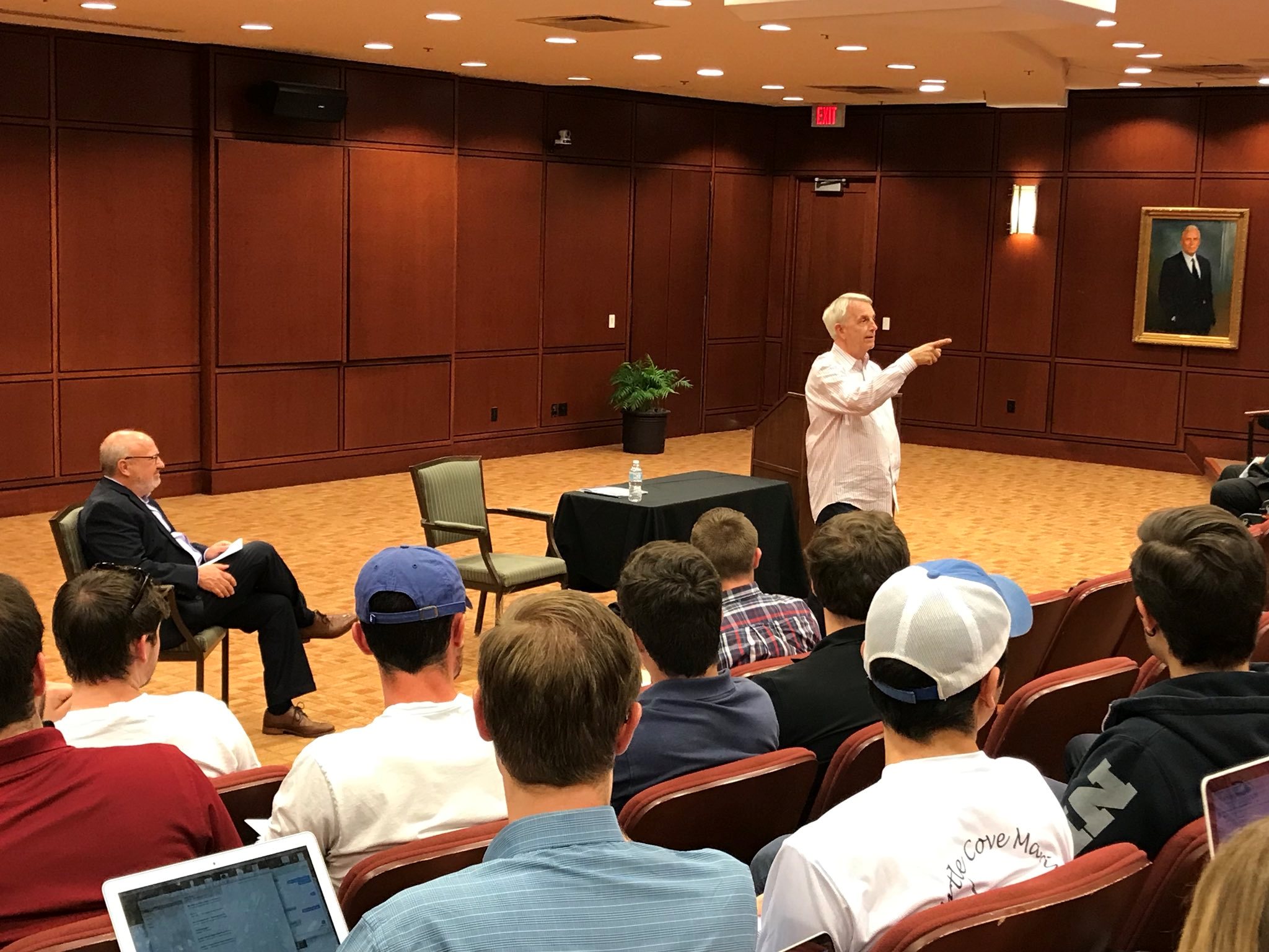 Former Office Depot CEO to Elon for ‘Lessons from Leaders