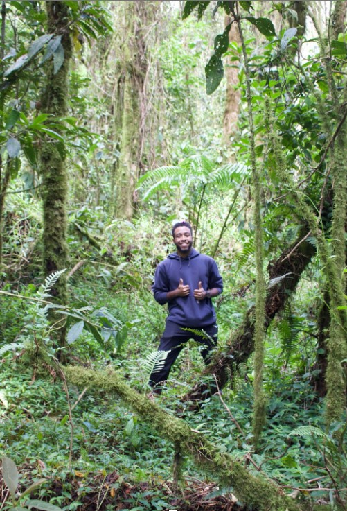 Raheem Murphy '23 in a Panamanian forest.