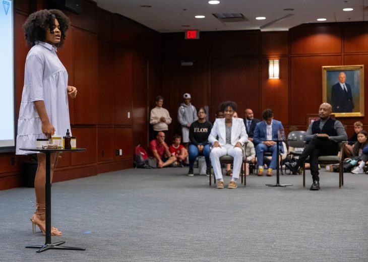 Diamond Monroe '25 makes her business pitch to Daymond John during a Sept. 29 pitch event.