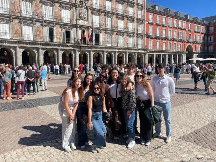 Riunione globale: gli studenti di doppia laurea in affari internazionali si incontrano a Madrid |  Oggi a Elon