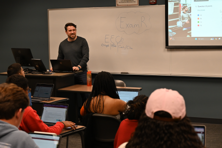 Prof Mustafa Akben teaching Student utilizing AI Chat Bot for Principles of Management and Organizational Behavior and utilizing technology to enrich the classroom