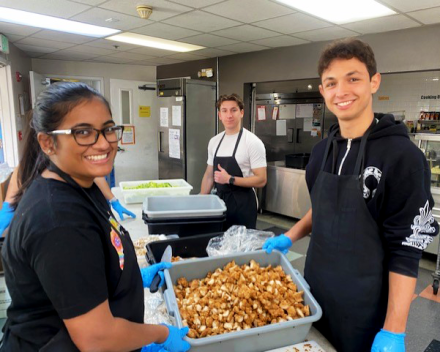 Elon Students preparing food for those in need at Hollywood Food Coalition