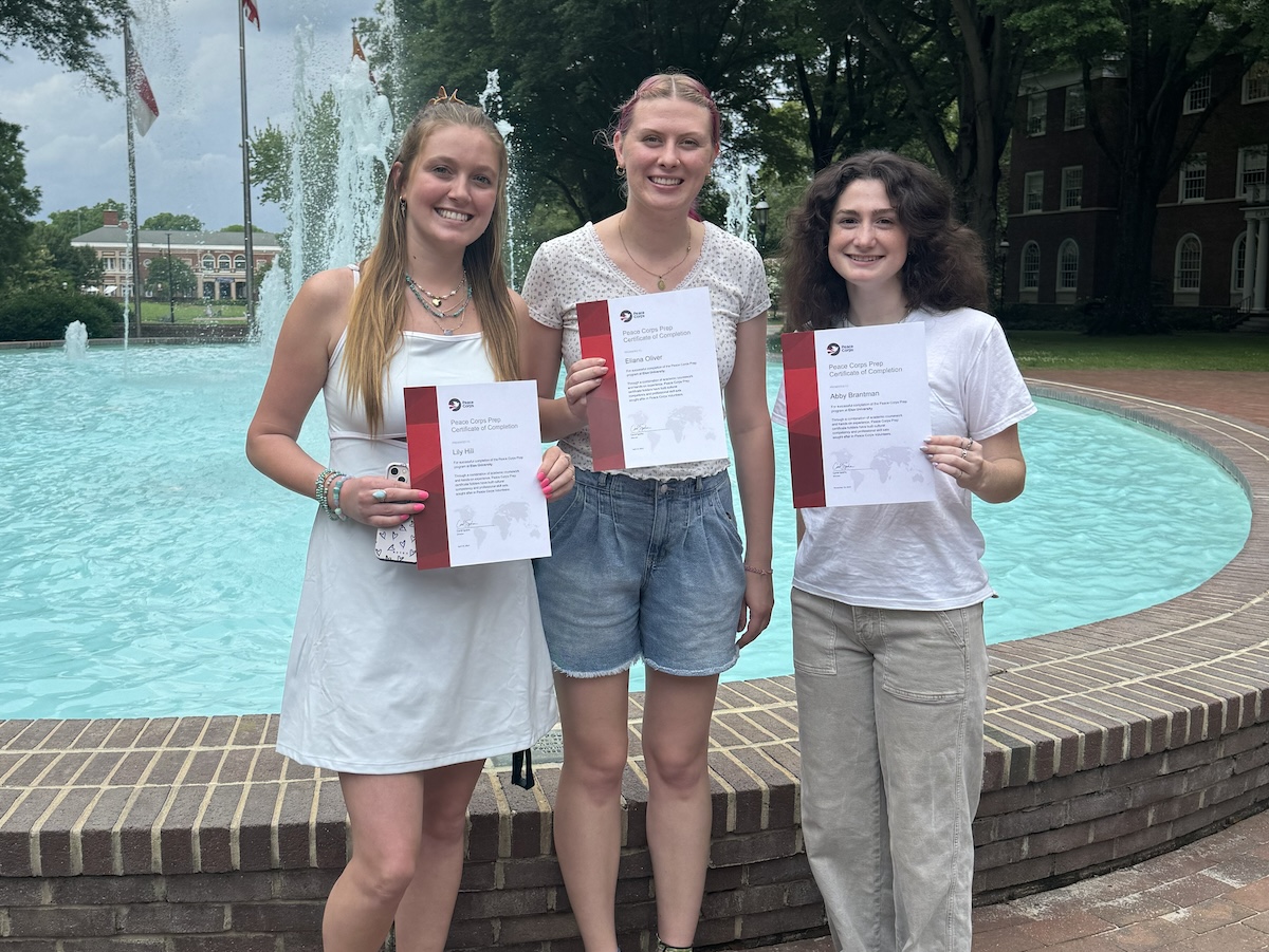 Elon recognizes nine students for completion of Peace Corps Prep ...