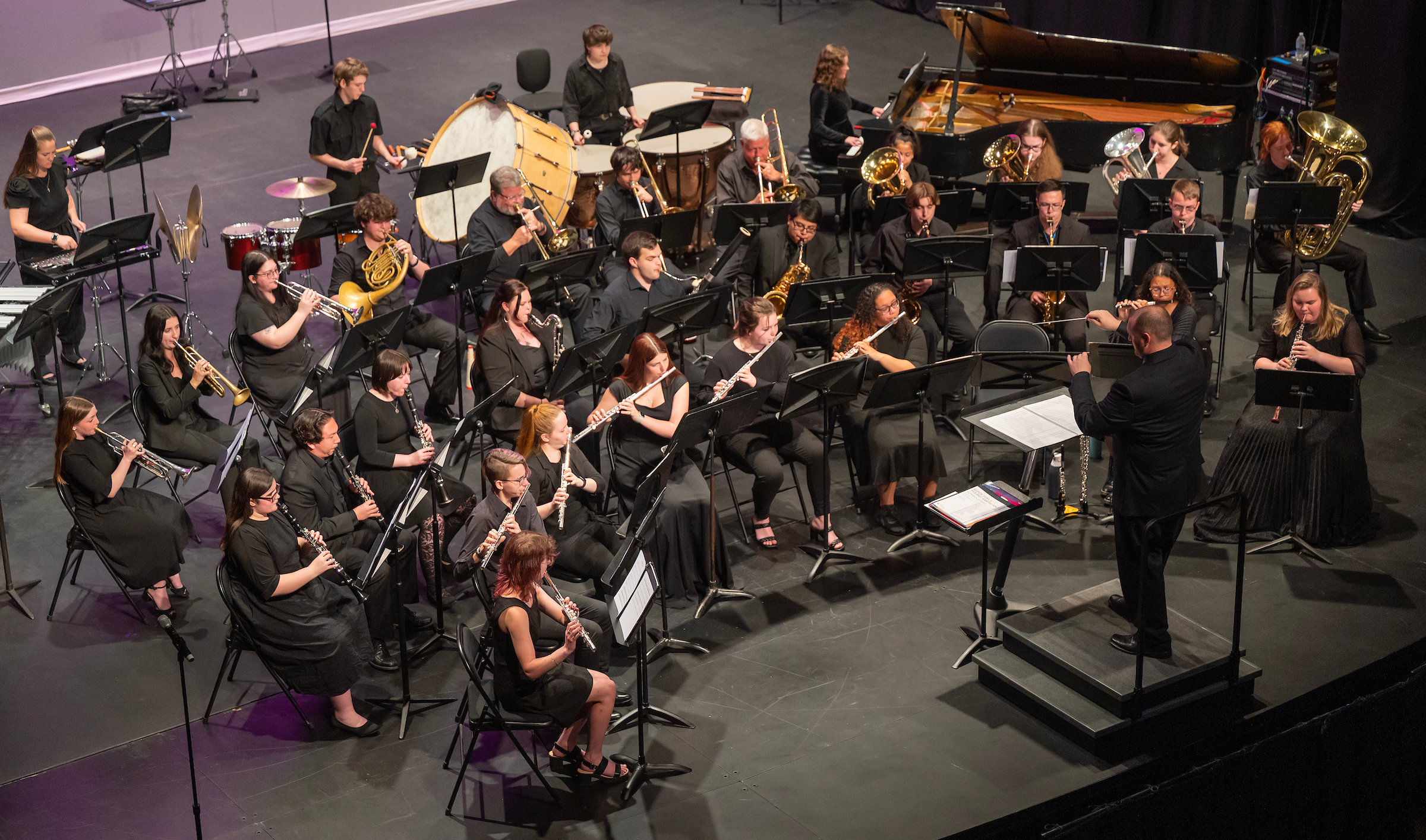 Photo of the Elon Wind Ensemble on stage