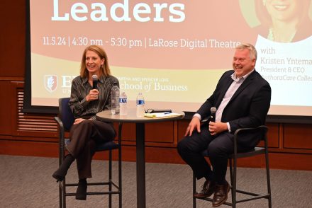 Kristen Yntema '95 speaking with students at Lessons from Leaders with facilitator Scott Hayward, associate professor of management