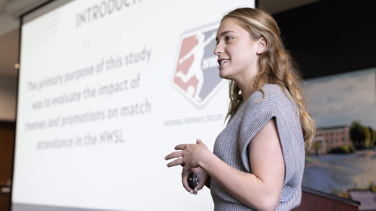Lena Gunn ’25 of Elon University shares research