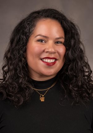headshot of Stephanie Hernandez