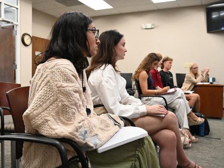 Elon student Estella Hoye ’27 sits with classmates.
