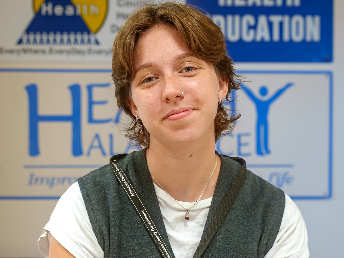 Sam Hinton ’25 continues community commitment through Year of Service ...