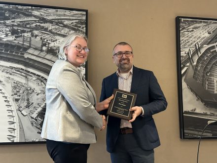 Baris Kesgin receiving the award