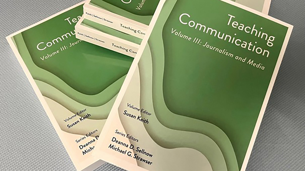 The cover of Teaching Communication, Vol. 3: Journalism and Media