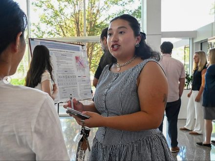 Lilly Molina ’27 conducts an interview at Elon