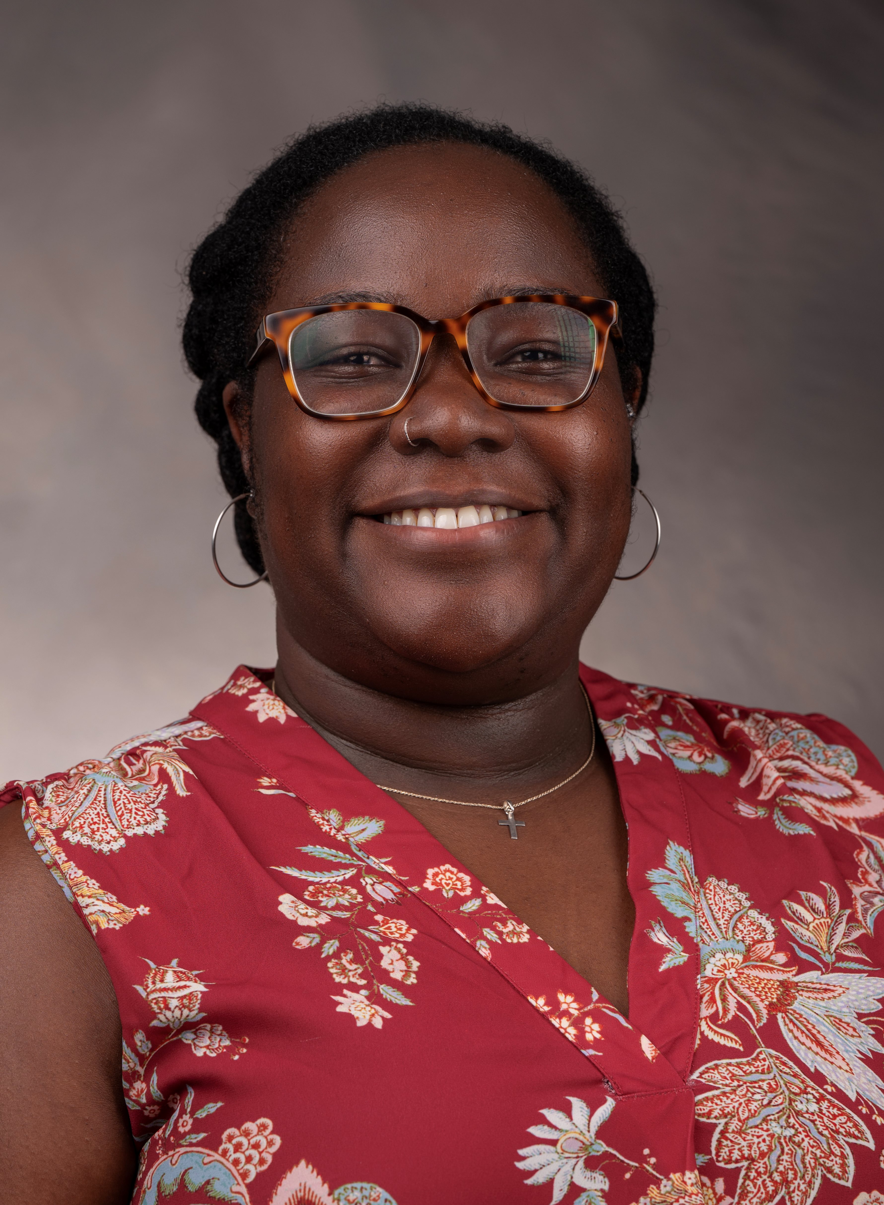 Sheila Otieno menerbitkan bab tentang gender dan kemiskinan