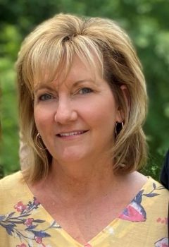 Headshot of Beth DeFord
