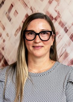 headshot of Heather Scavone