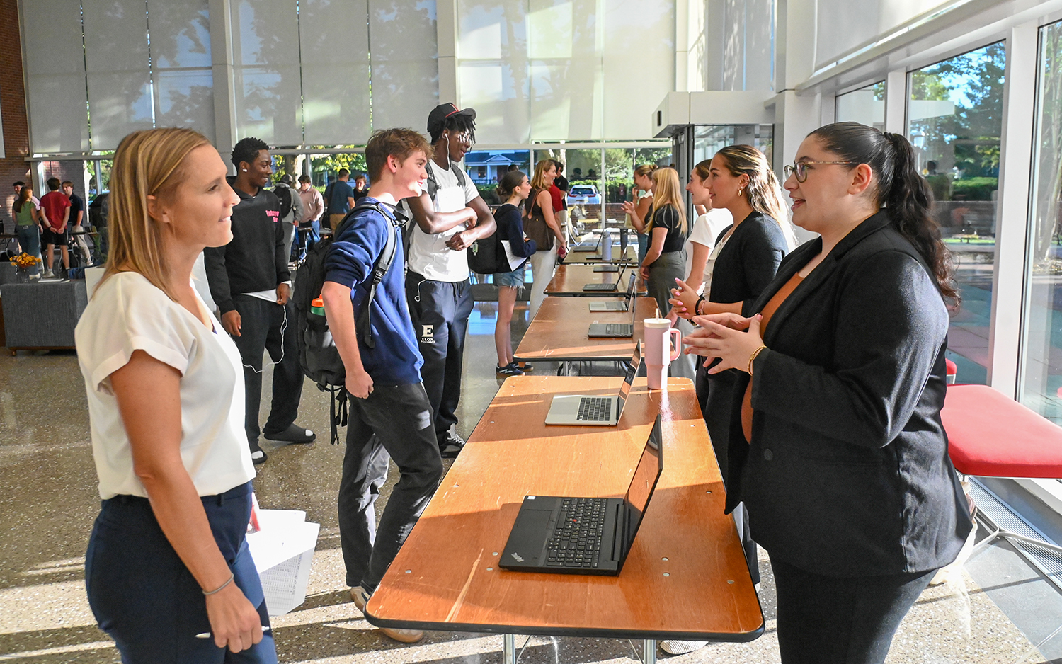 Elon student Zoey Hayes ’29 talks with Elon professor Lindsay Pieper
